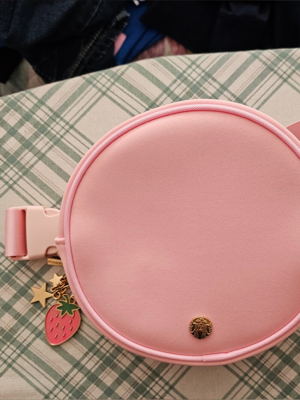 Starbucks Limited EDITION PINK STRAWBERRY FANNY PACK